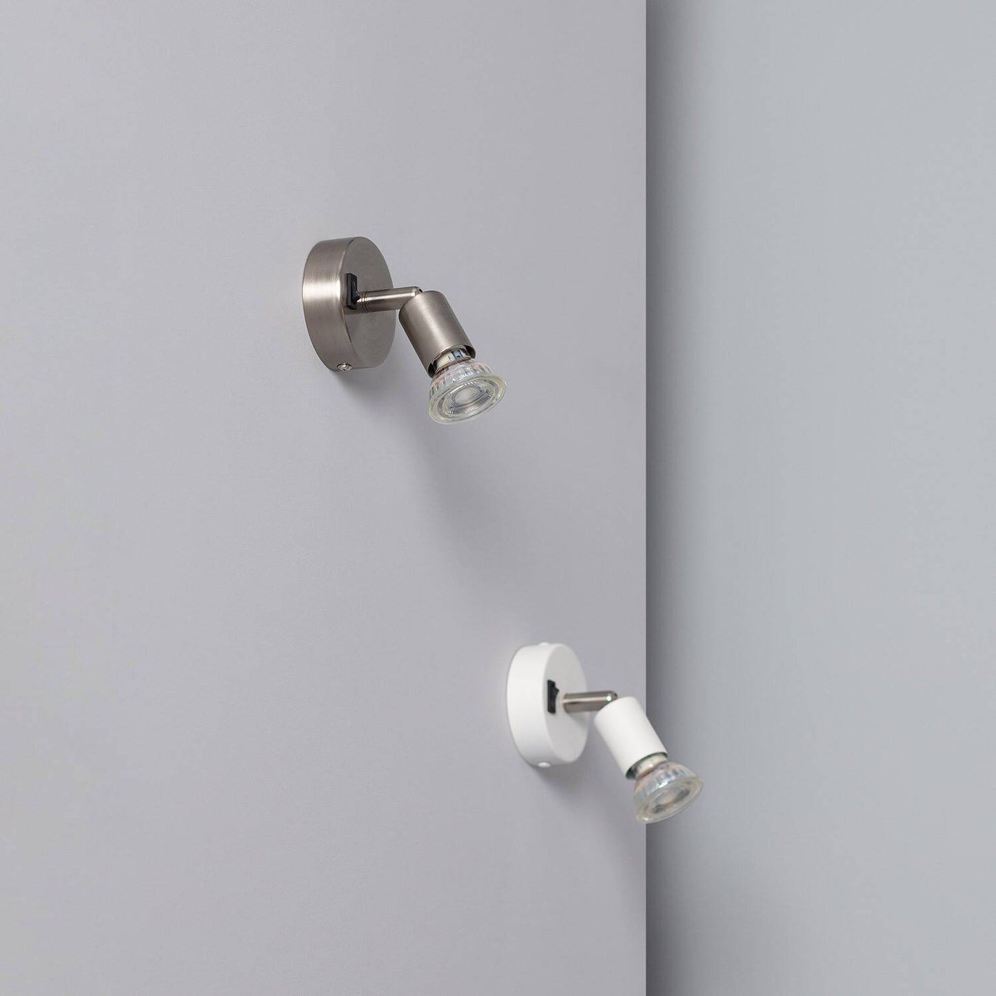 Lámpara de Pared Aluminio Orientable con Interruptor 1 Foco Oasis Plata