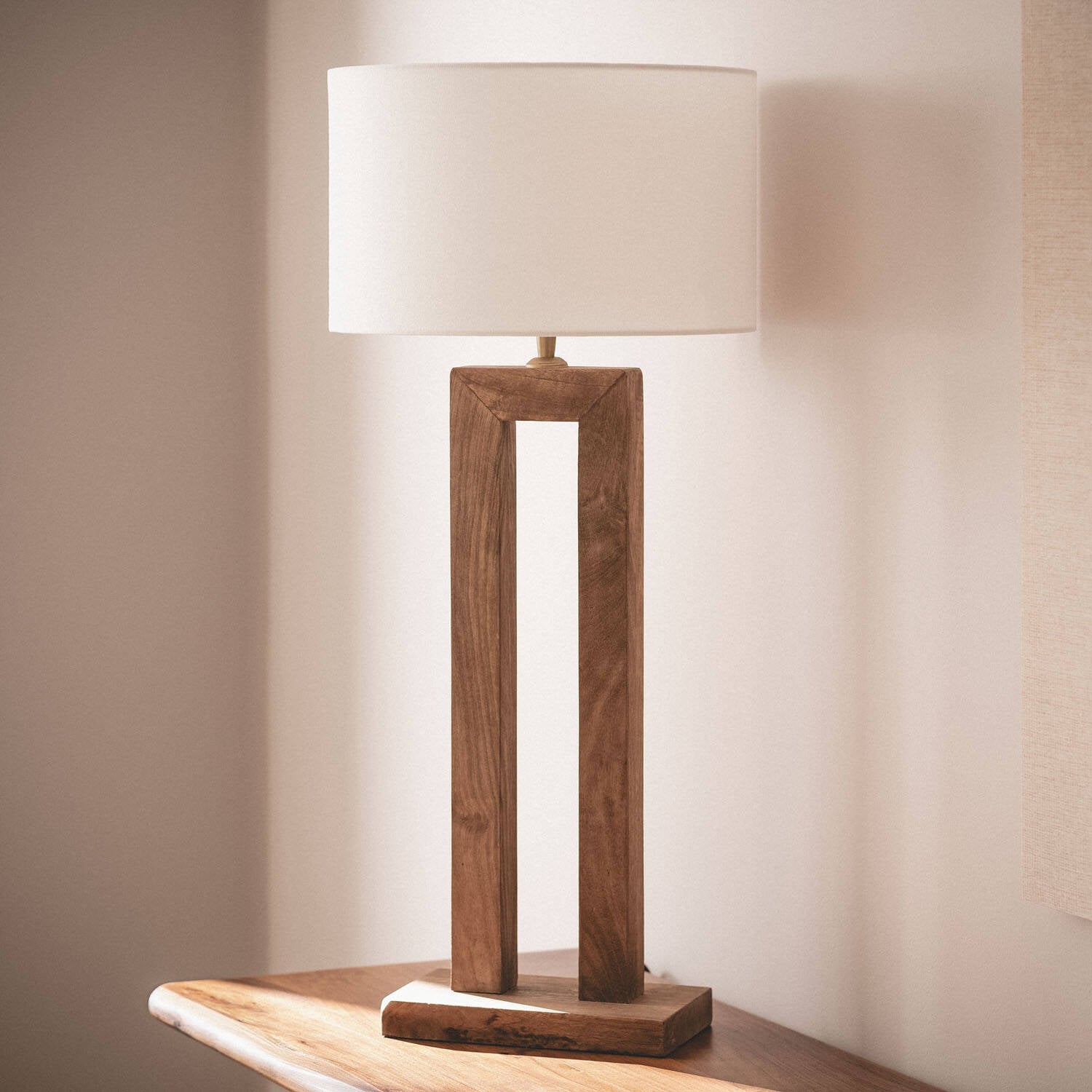 Lámpara de Mesa Madera Abner