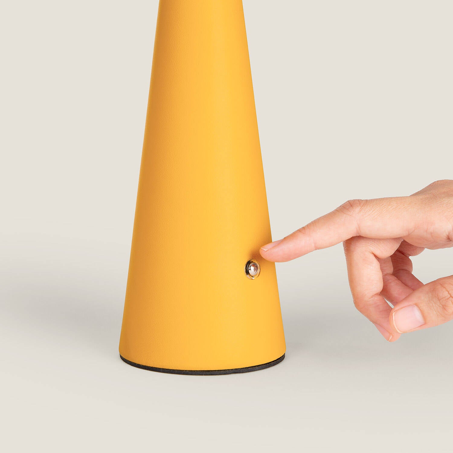 Lámpara de Mesa LED Portátil Cuero  con Batería USB Recargable Tyu Tule