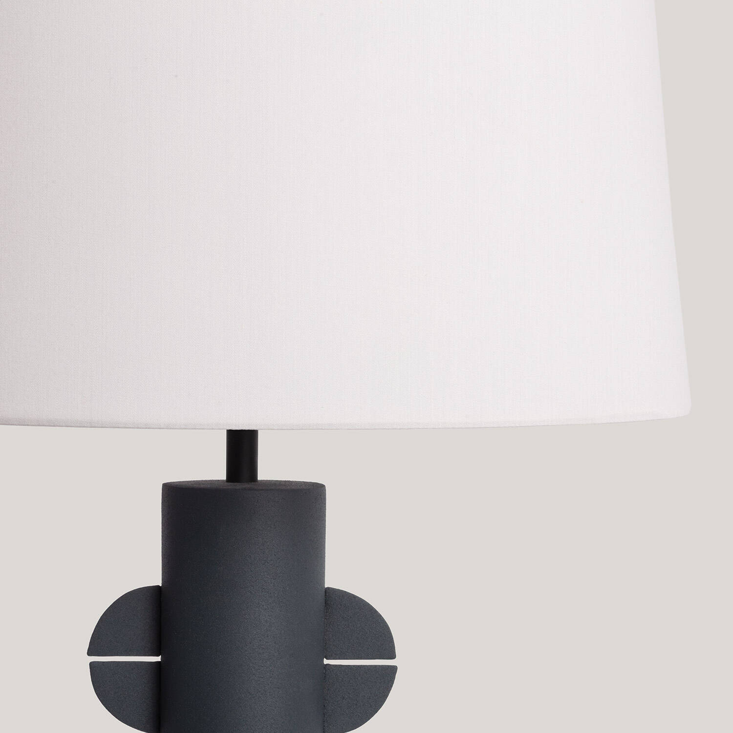 Lámpara de Mesa Metal Kondur ILUZZIA