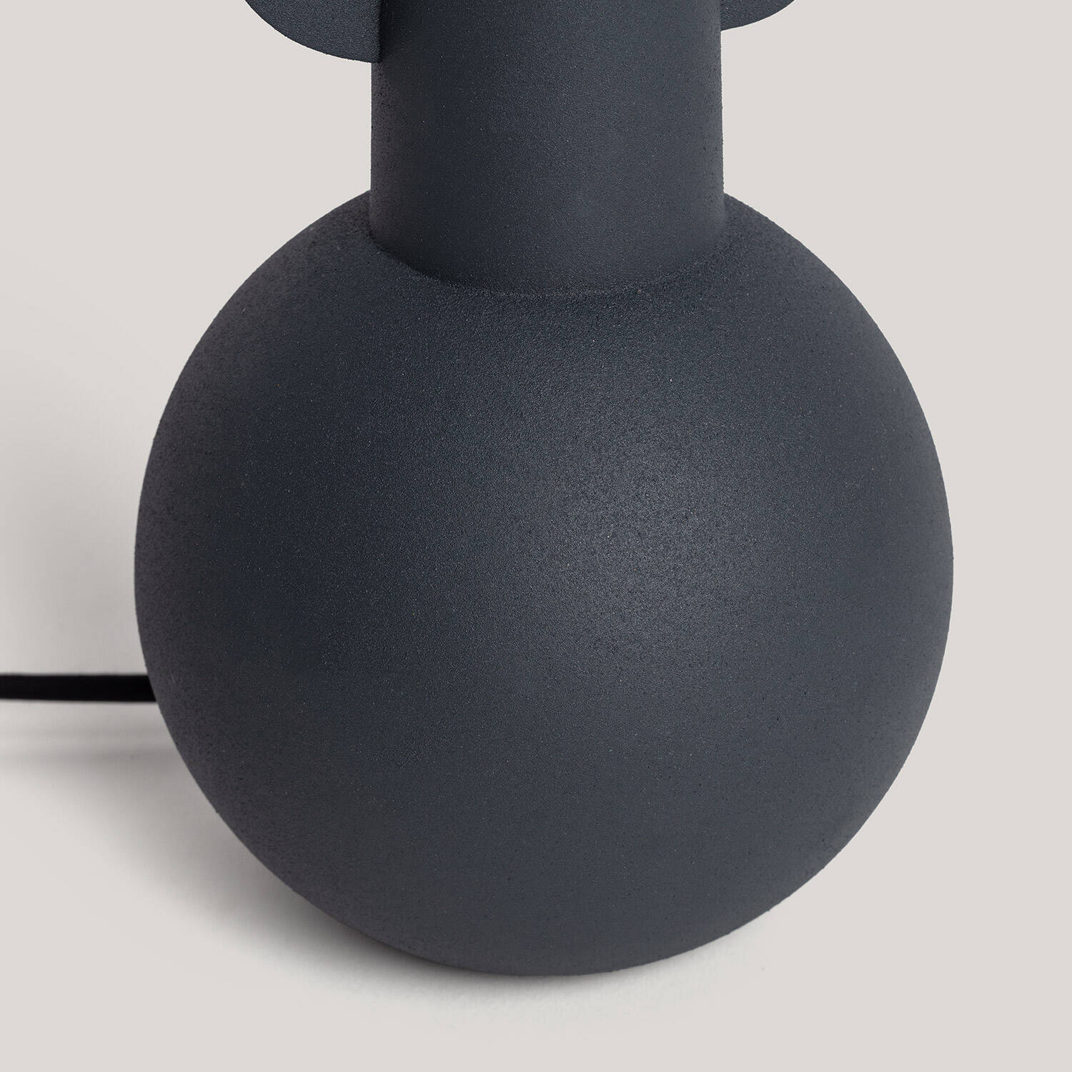 Lámpara de Mesa Metal Kondur ILUZZIA