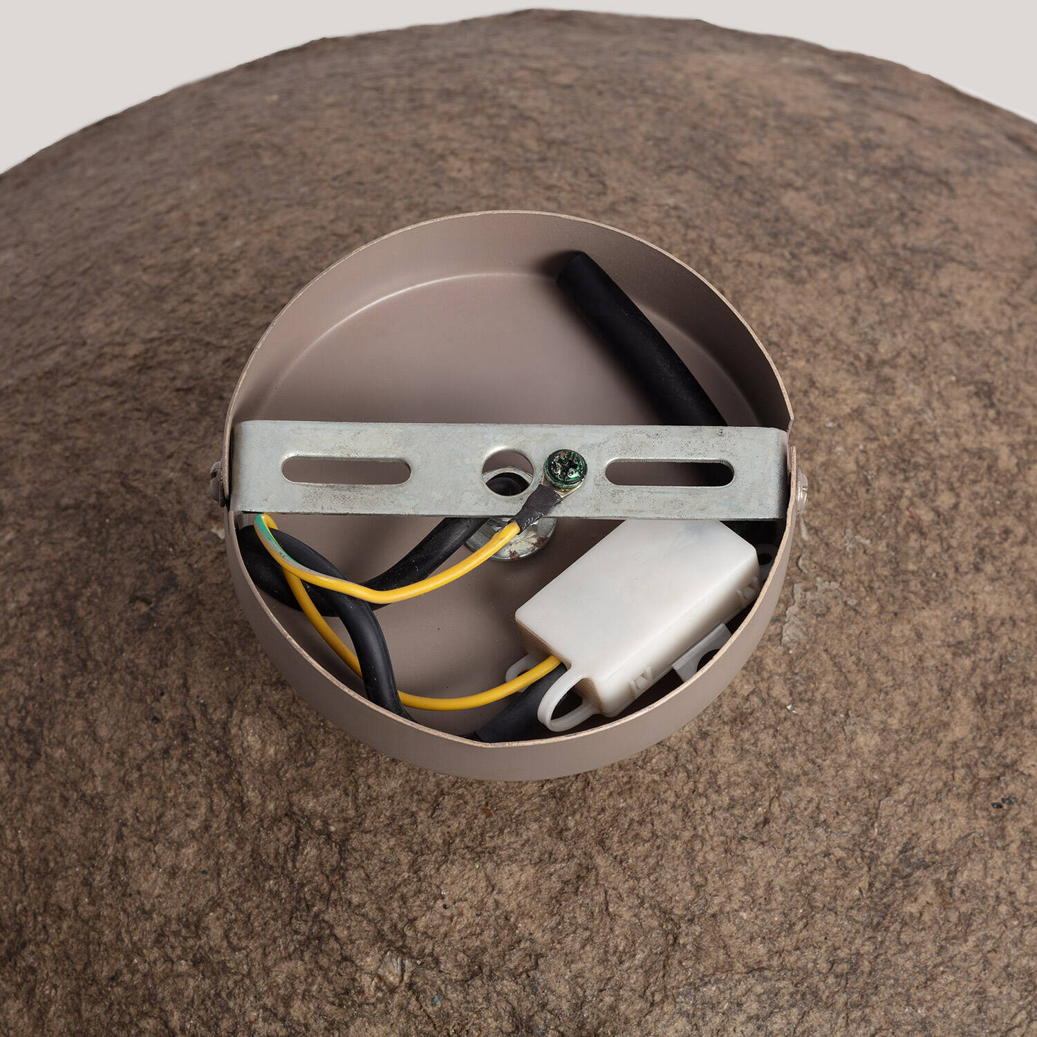 Aplique de Pared Papel Maché Piedra Metal Orfalu