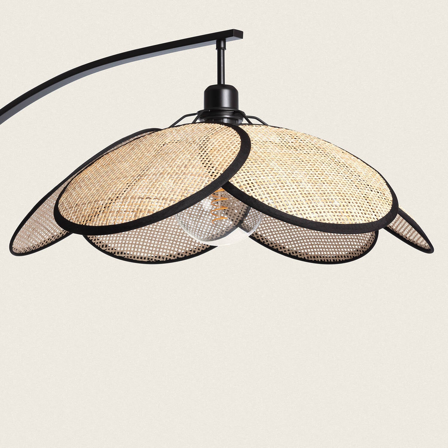 Lámpara de Pie Ratán Arco Nirvana