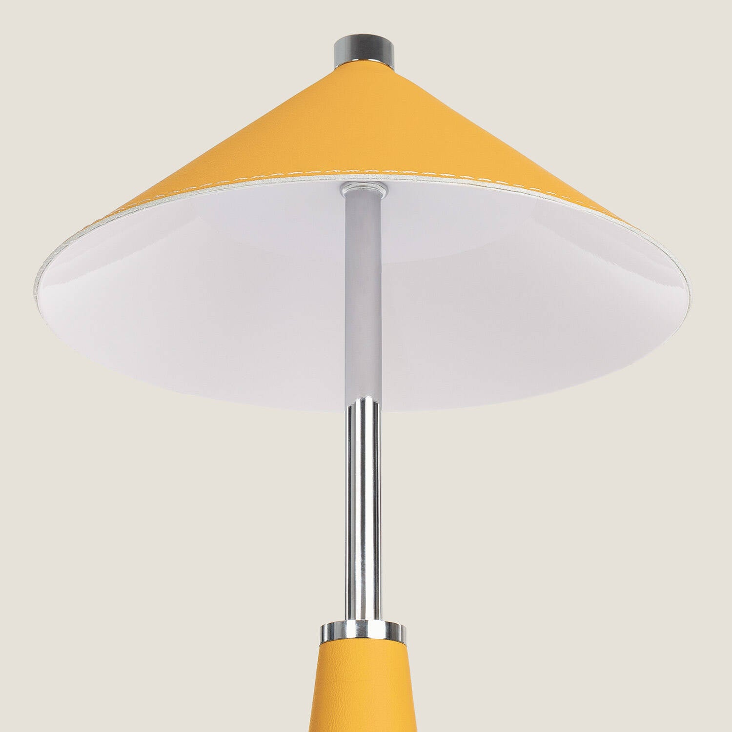 Lámpara de Mesa LED Portátil Cuero  con Batería USB Recargable Tyu Tule