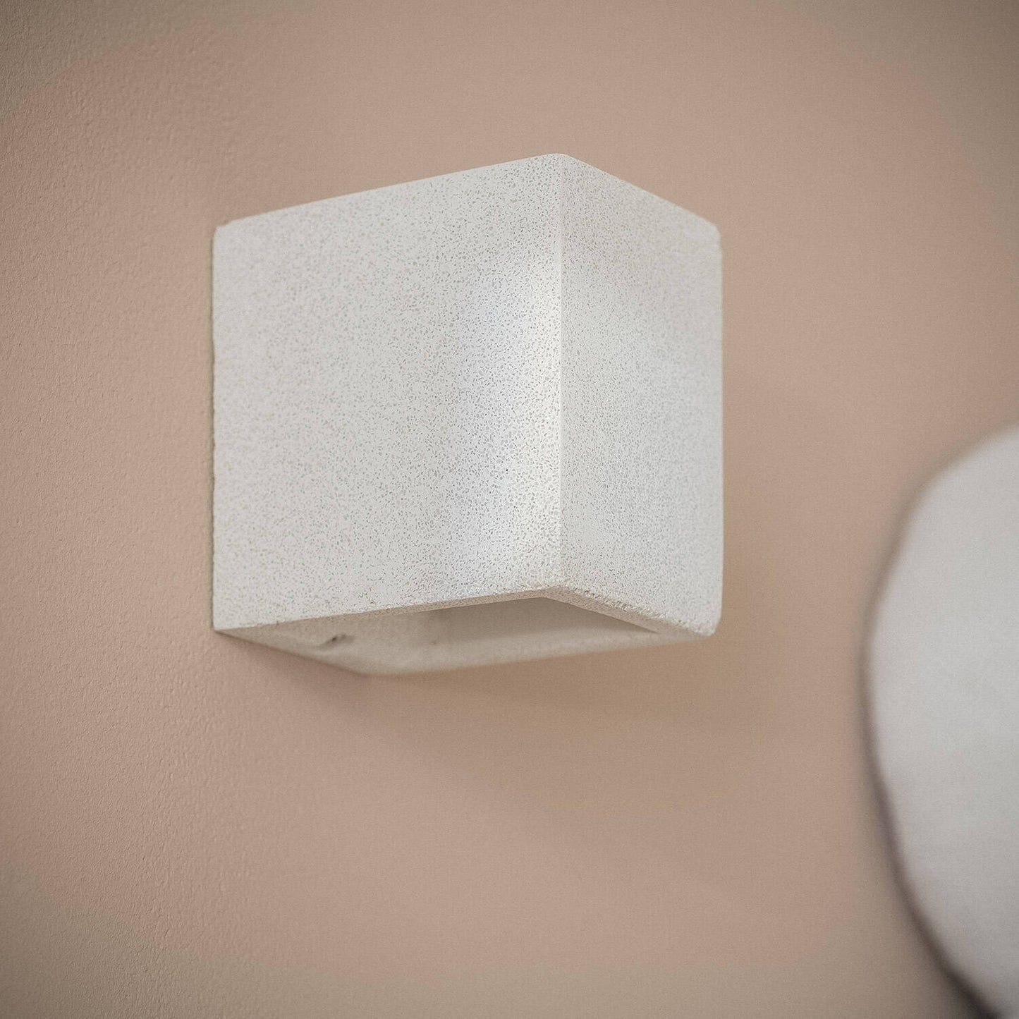 Aplique de Pared Cemento Iluminación Doble Cara Batam