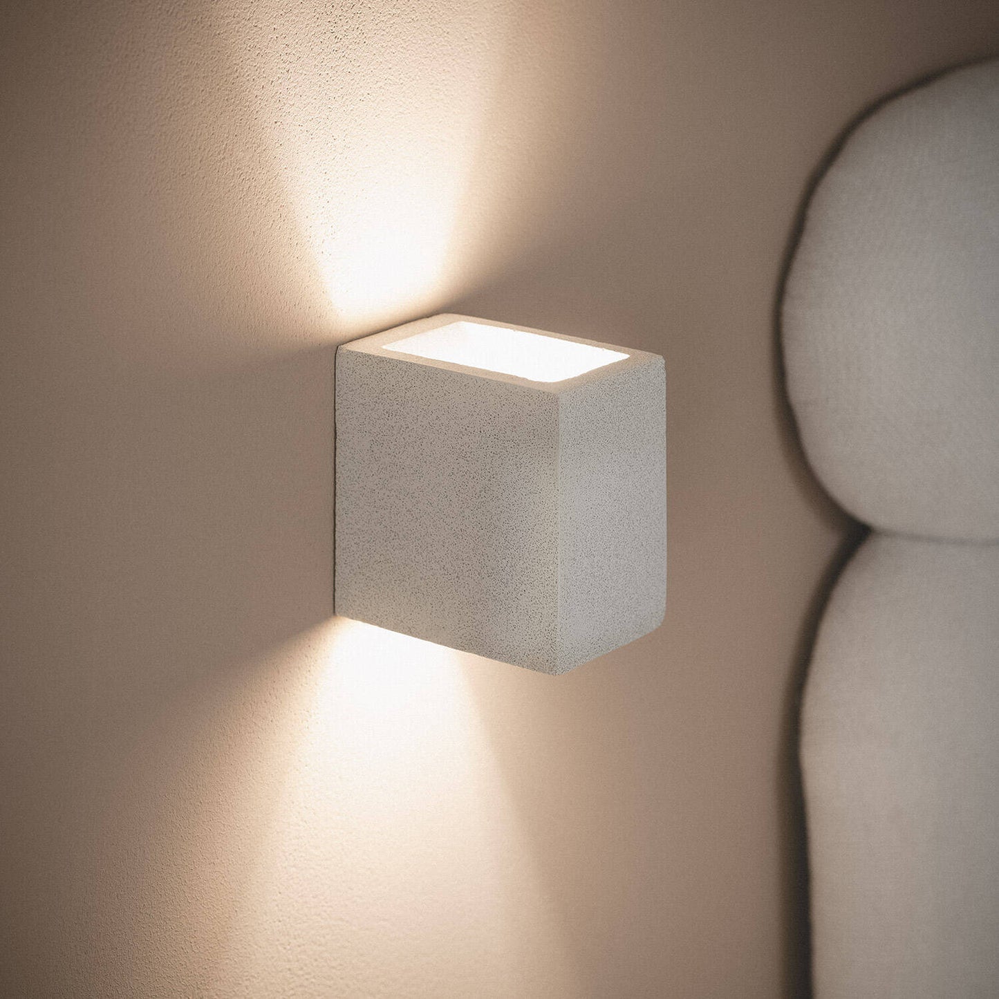 Aplique de Pared Cemento Iluminación Doble Cara Batam