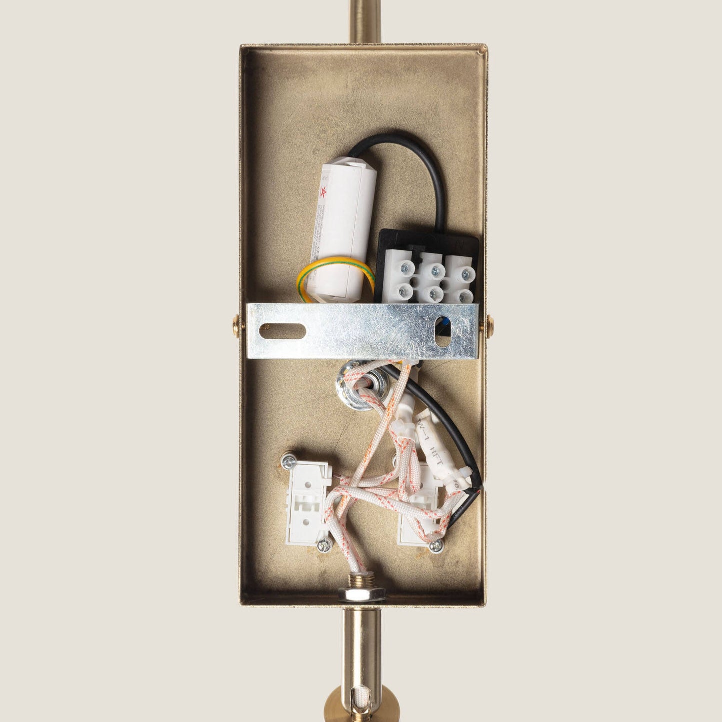 Aplique de Pared con Pantalla de Metal y Lino con Luz de Lectura Suite