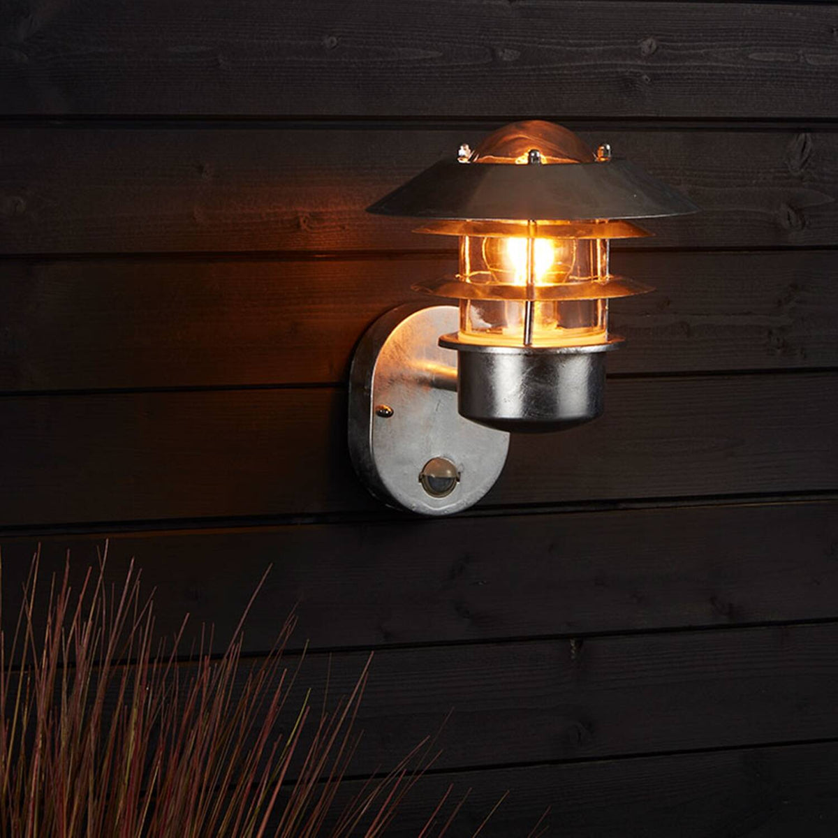 Aplique de Pared Exterior de Acero Galvanizado Stage con sensor PIR