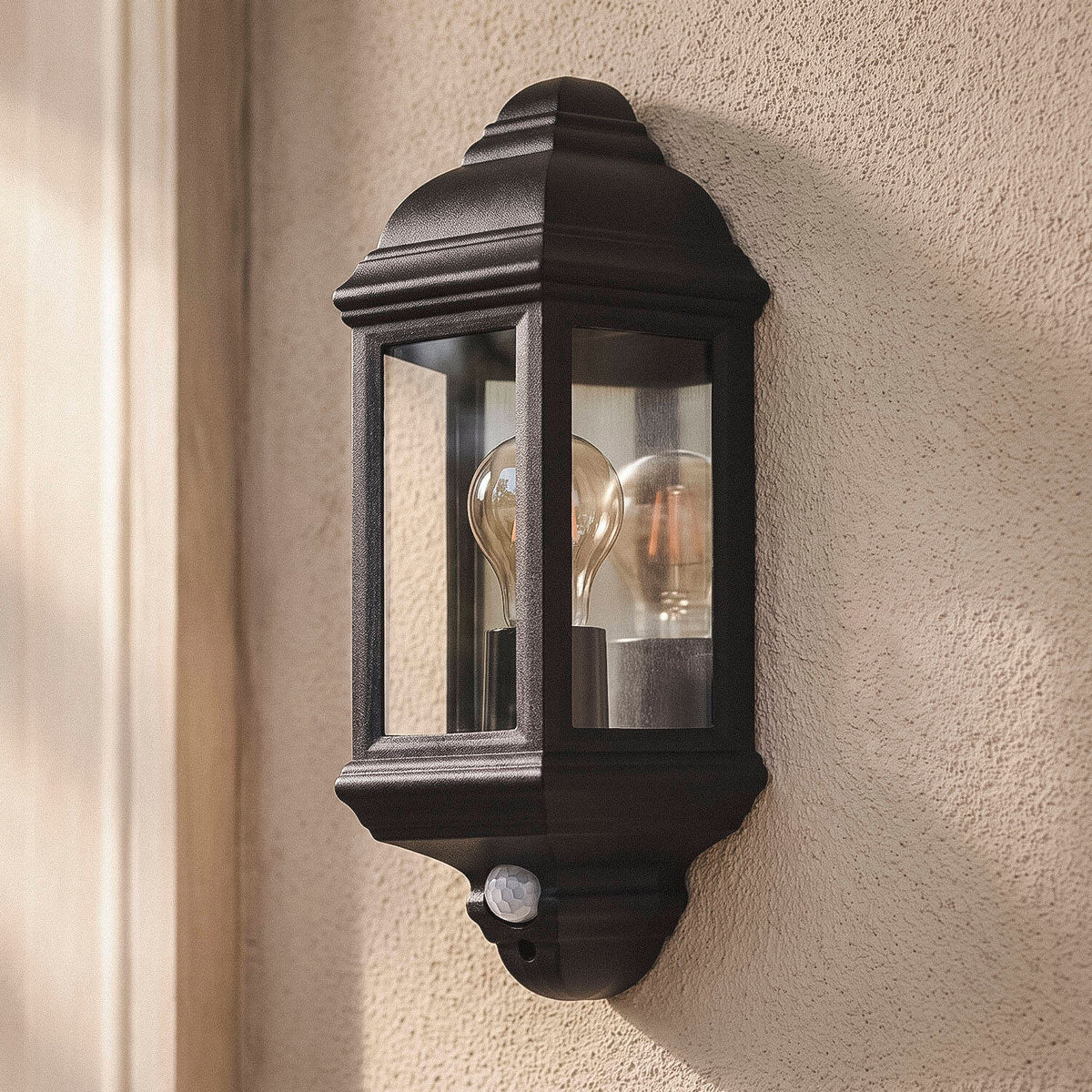 Aplique de Pared Exterior PC con Sensor PIR Newquay
