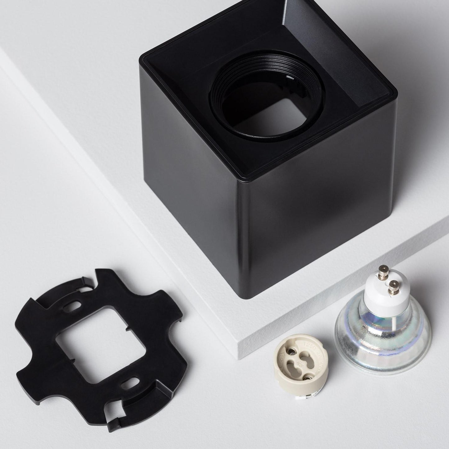 Aplique de Techo Cuadrado Negro con Bombilla GU10 Space
