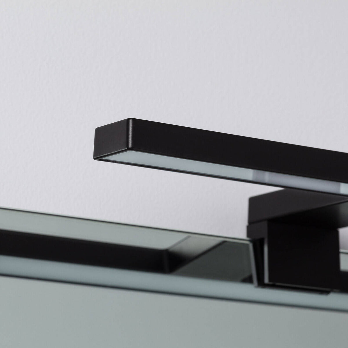 Aplique Espejo Baño Carl 5W Negro