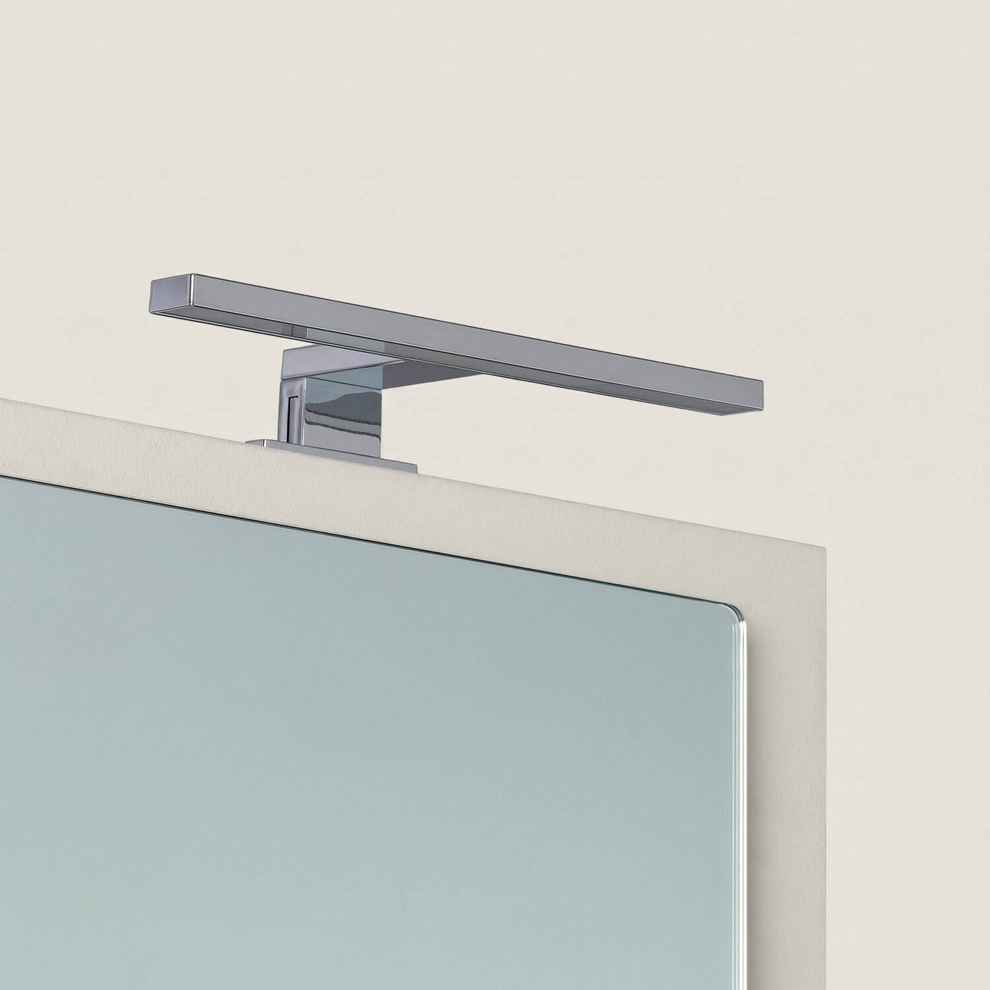 Aplique Espejo Baño Carl 5W Plata