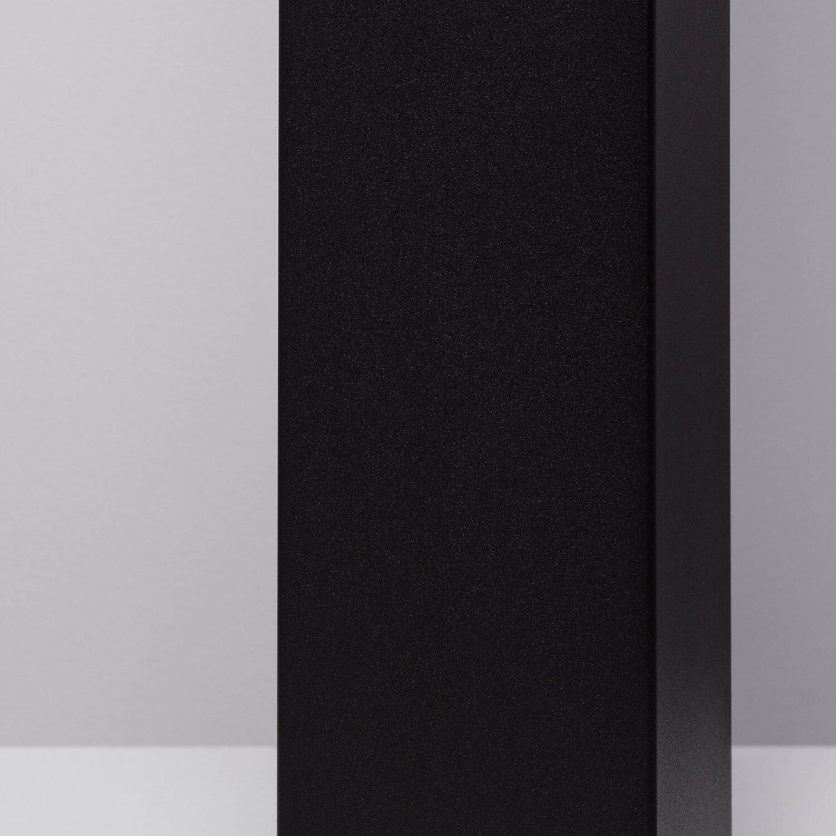 Baliza Exterior Superficie Pie 74cm Augusta Negra