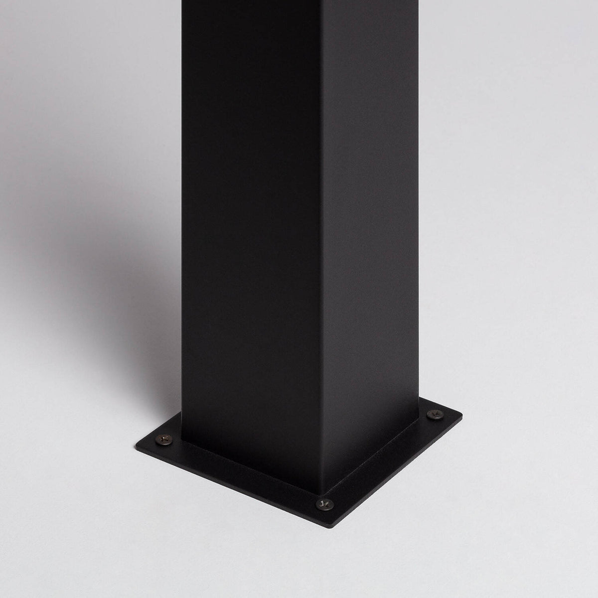 Baliza Exterior Superficie Pie 74cm Augusta Negra