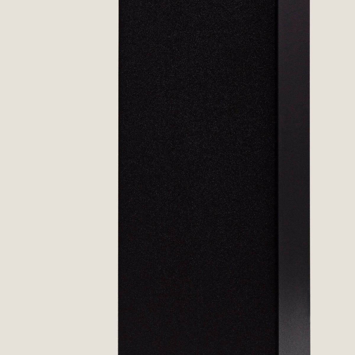 Baliza Exterior Superficie Pie 74cm con Detector de Movimiento Augusta Negra