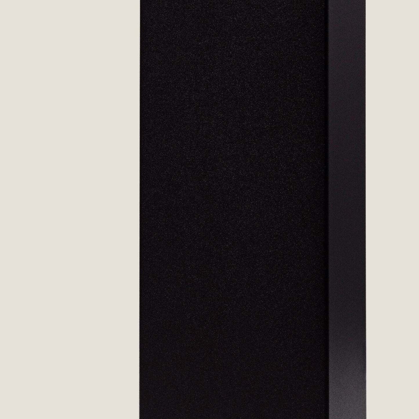 Baliza Exterior Superficie Pie 74cm con Detector de Movimiento Augusta Negra