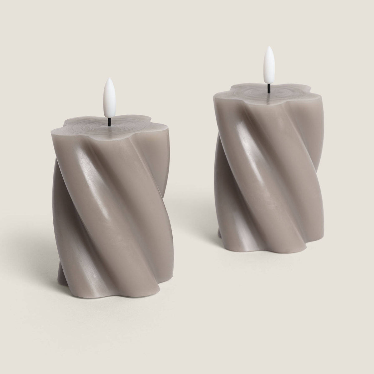 Dos Velas de Cera Decorativa LED con Diseño Ondulado Velia
