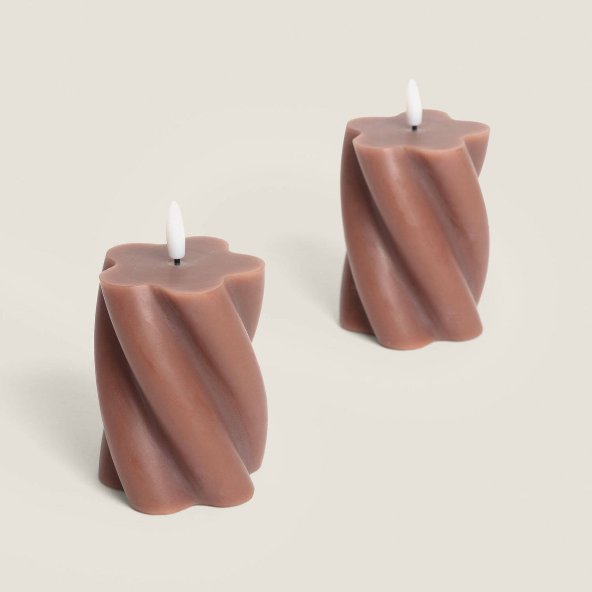 Dos Velas de Cera Decorativa LED con Diseño Ondulado Velia