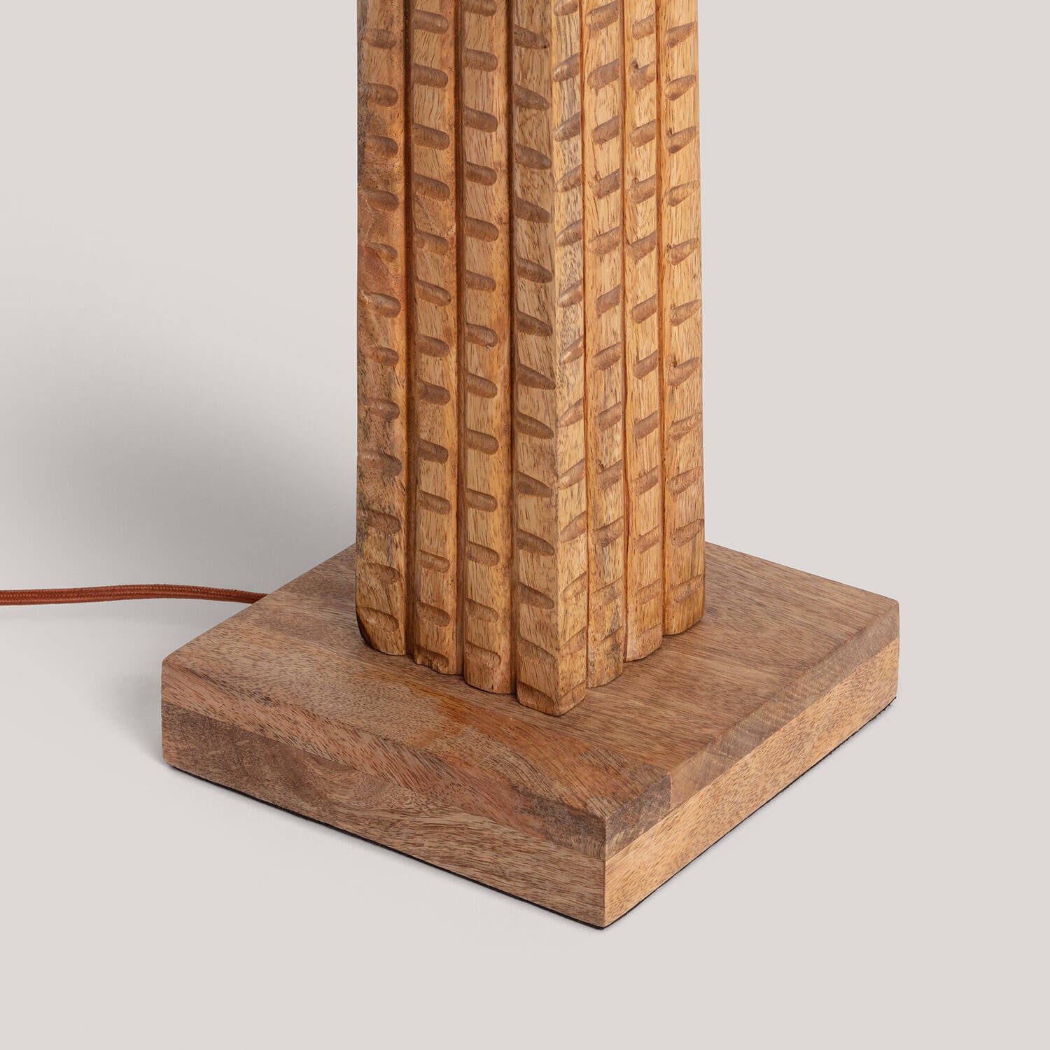 Lámpara de Pie Madera Kyathi ILUZZIA