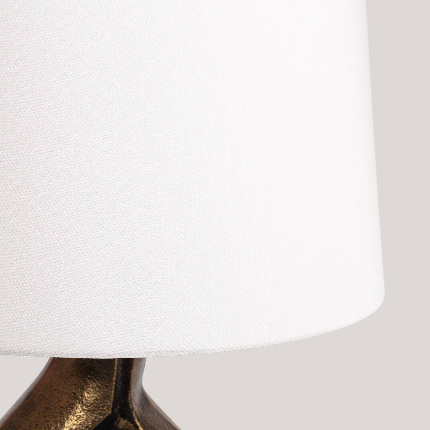 Lámpara de Mesa Metal Reyansh ILUZZIA