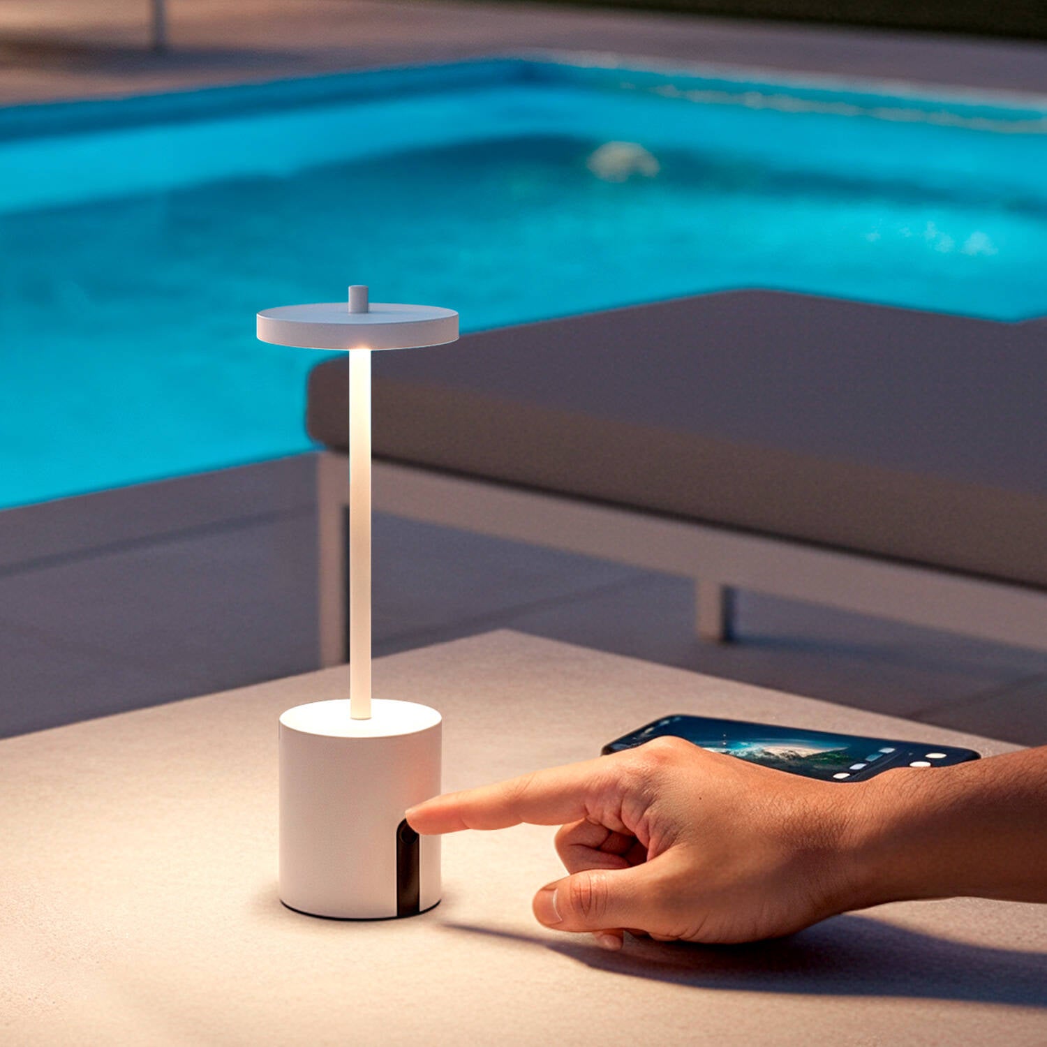 Lámpara de Mesa LED Portátil para Exterior Metal con Batería Recargable Jawania