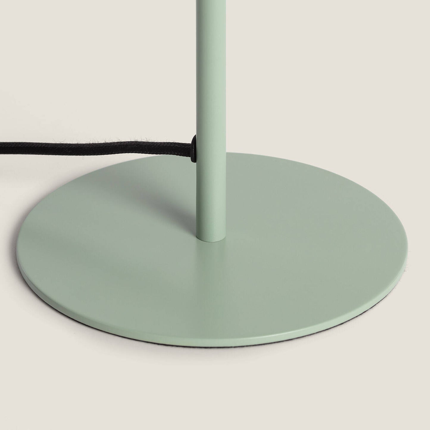 Lámpara de Mesa Metal Madow