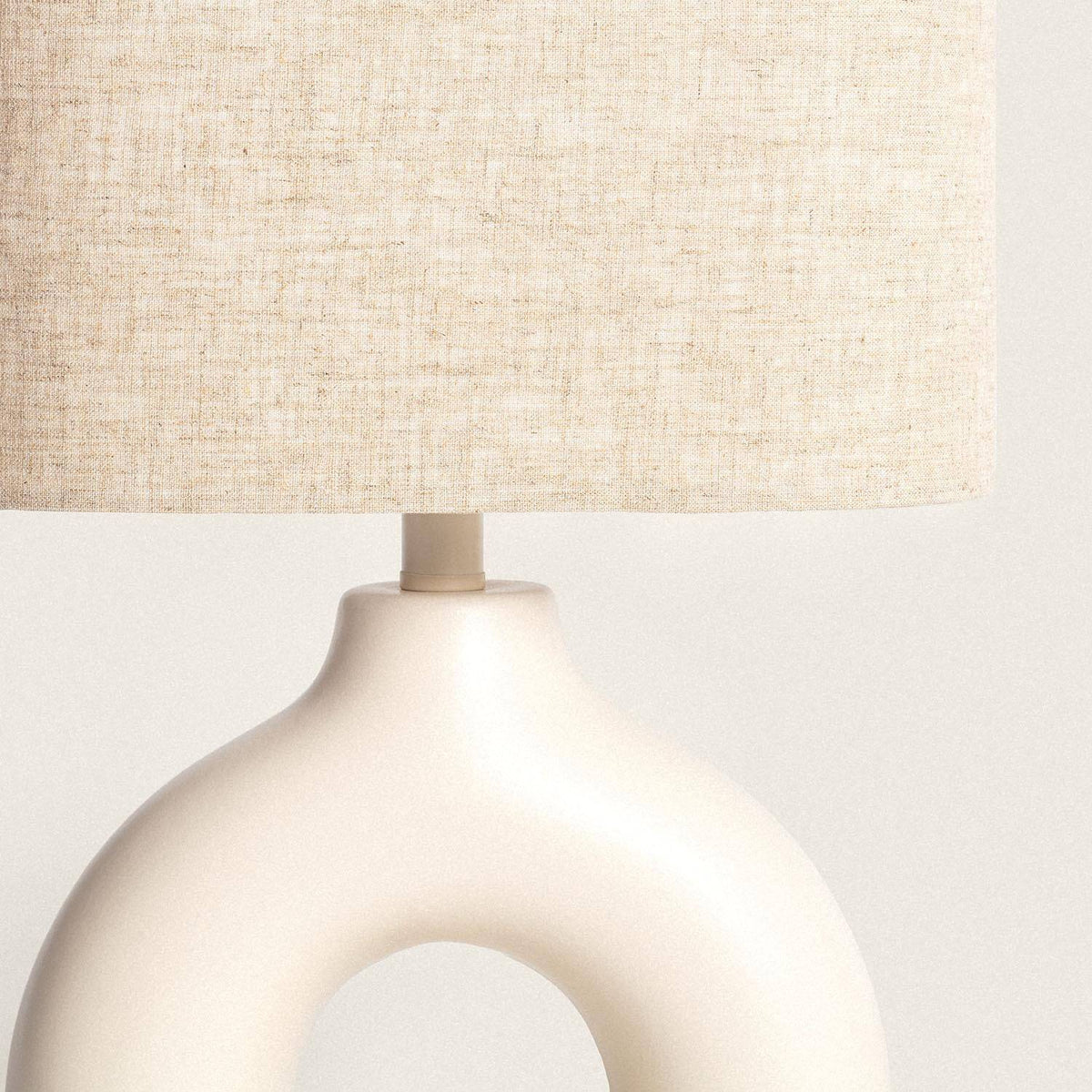 Lámpara de Mesa Cerámica y Tela Memphis