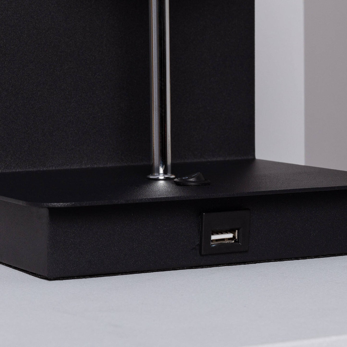 Lámpara de Mesa de Aluminio Sombong