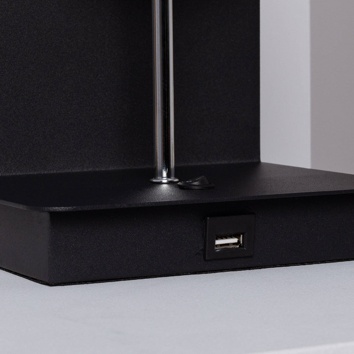 Lámpara de Mesa de Aluminio Sombong