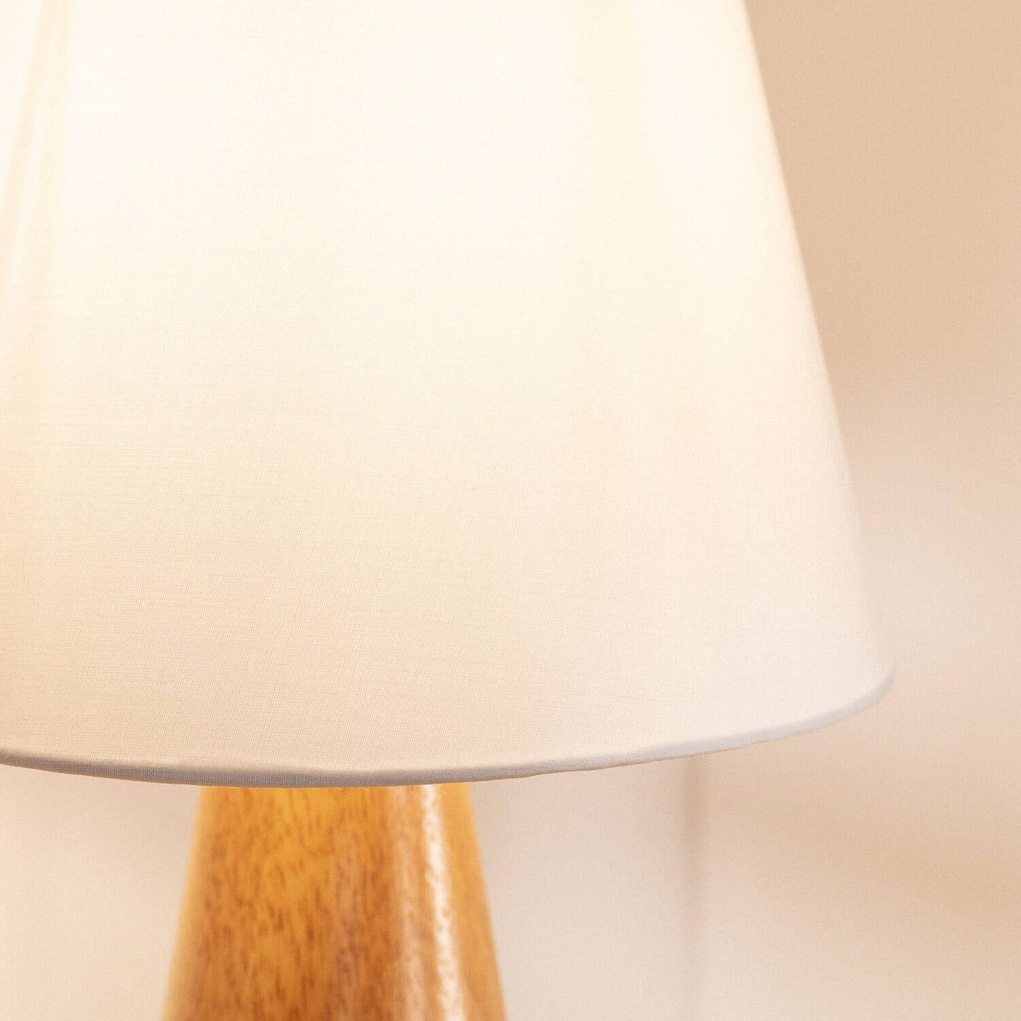 Lámpara de Mesa de Madera Dukku