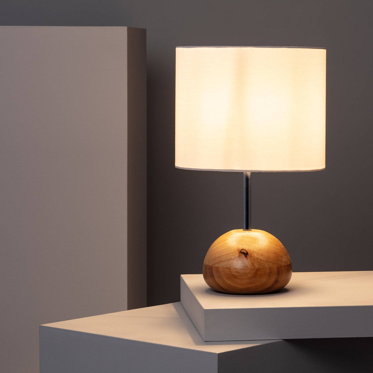 Lámpara de Mesa de Madera Gulbi