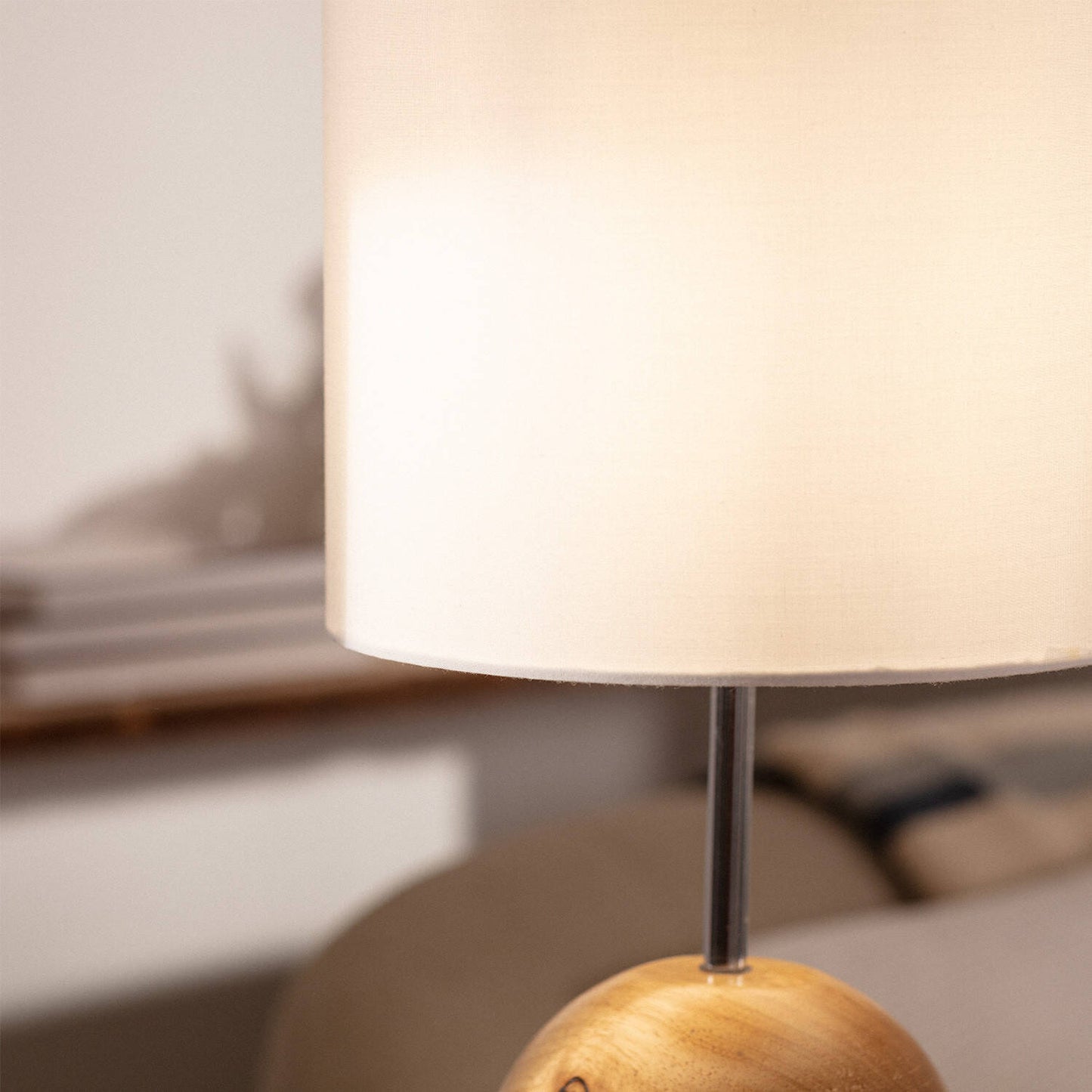 Lámpara de Mesa de Madera Gulbi