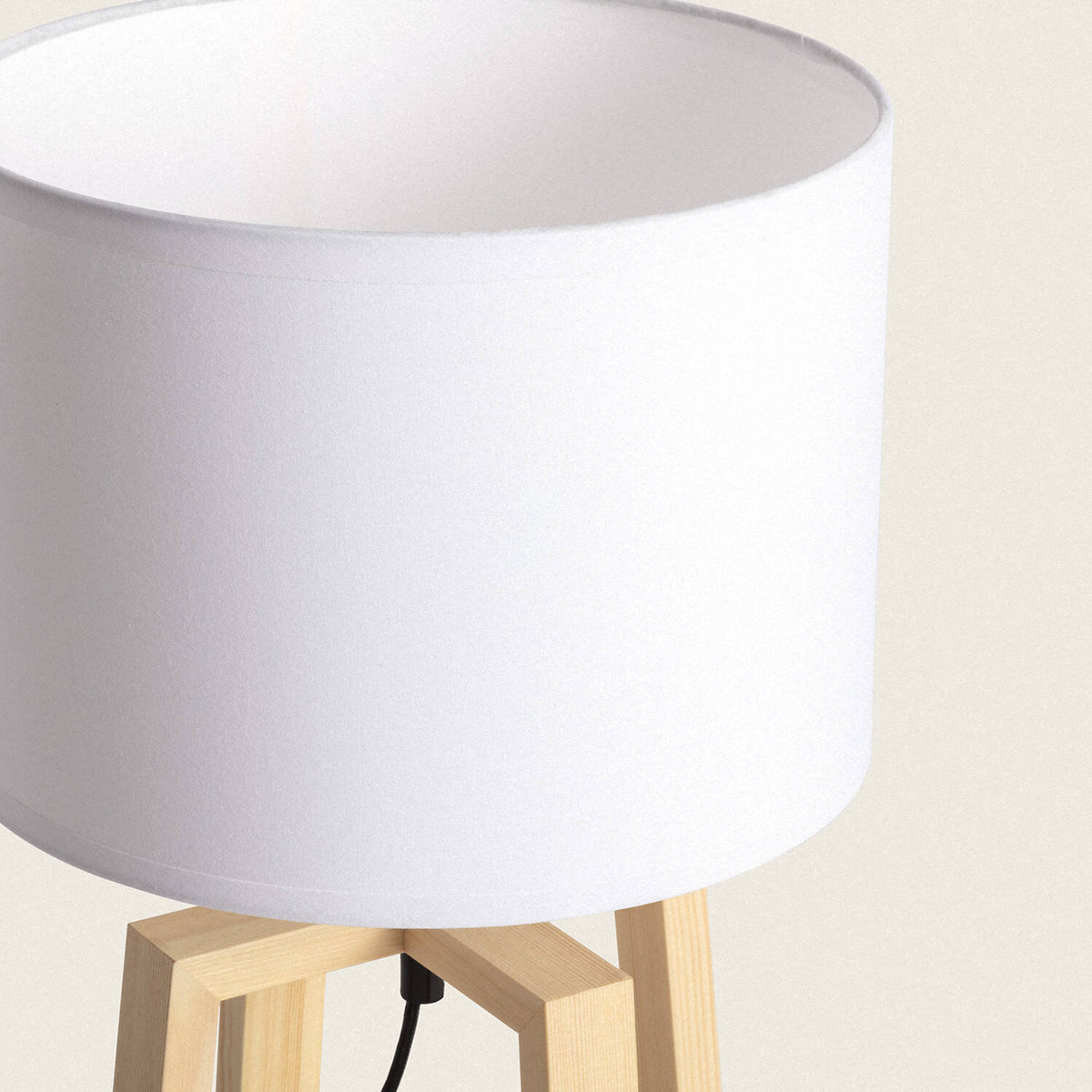 Lámpara de Mesa de Madera Korsade
