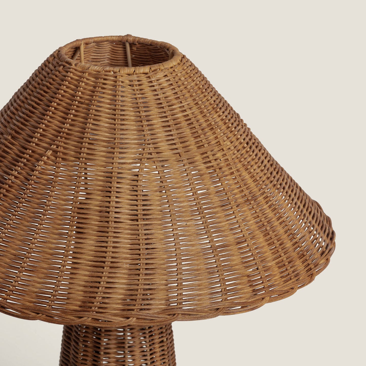 Lámpara de Mesa de Ratán Nara