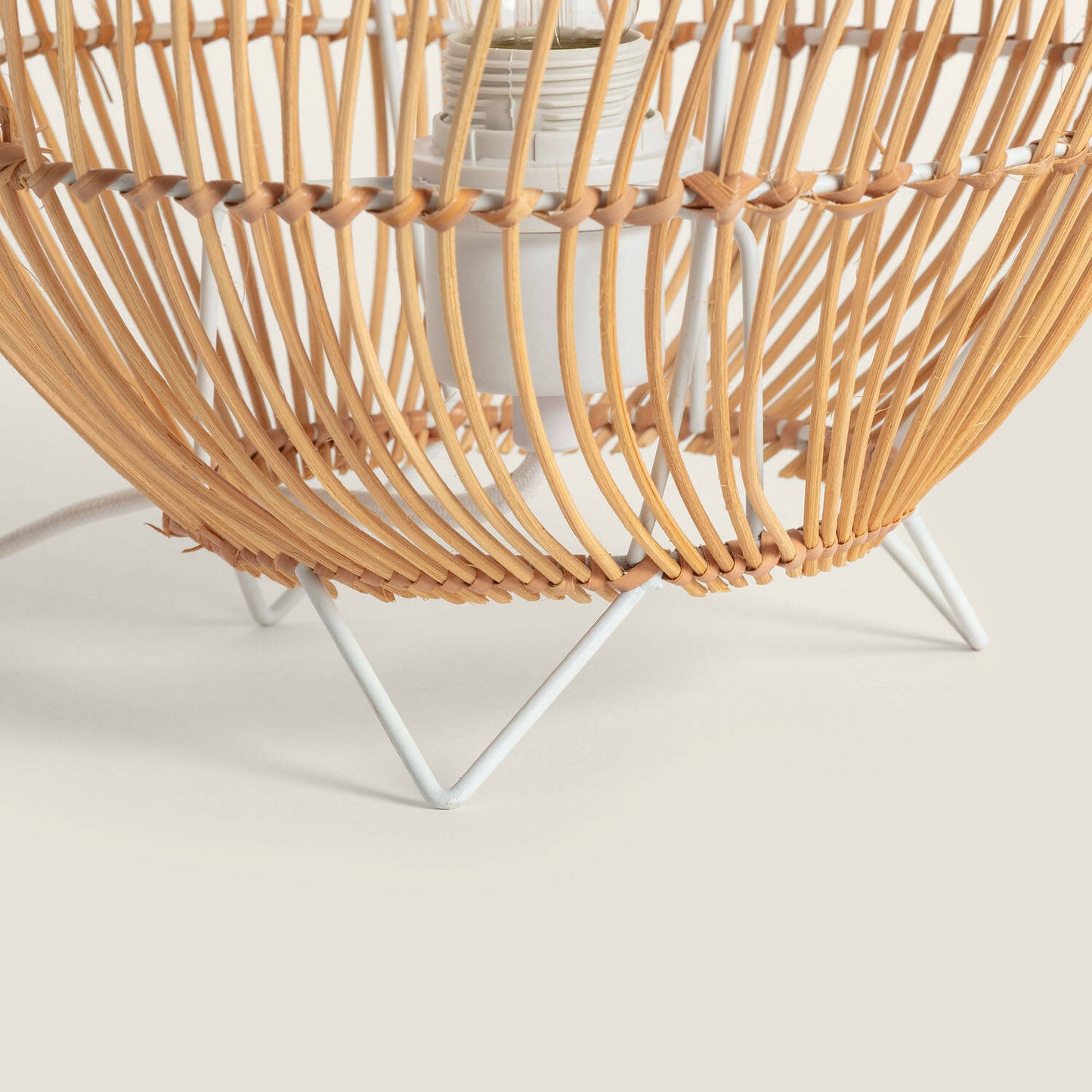 Lámpara de Mesa de Ratán Sagra