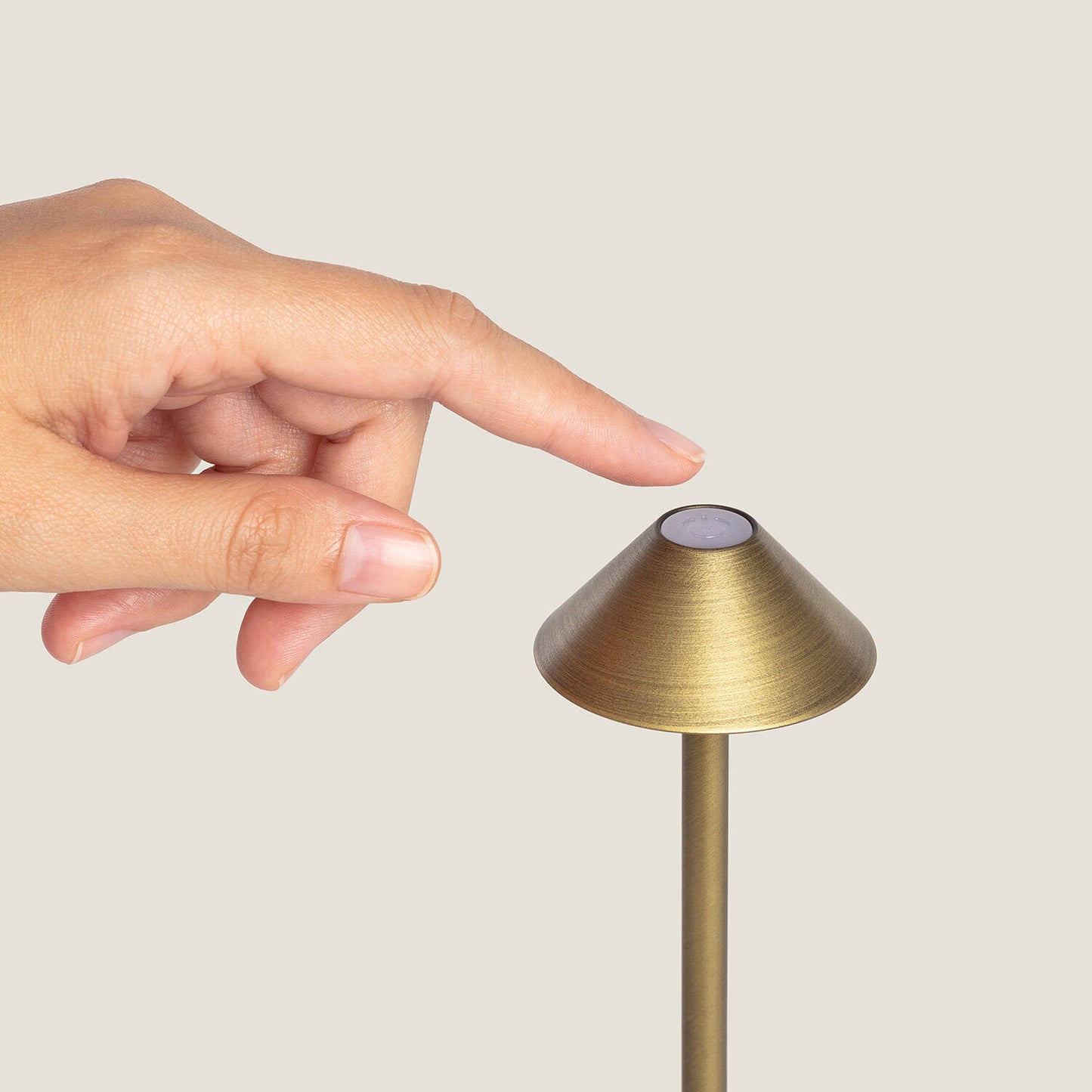 Lámpara de Mesa LED Portátil para Exterior Metal con Batería Recargable Magatzi