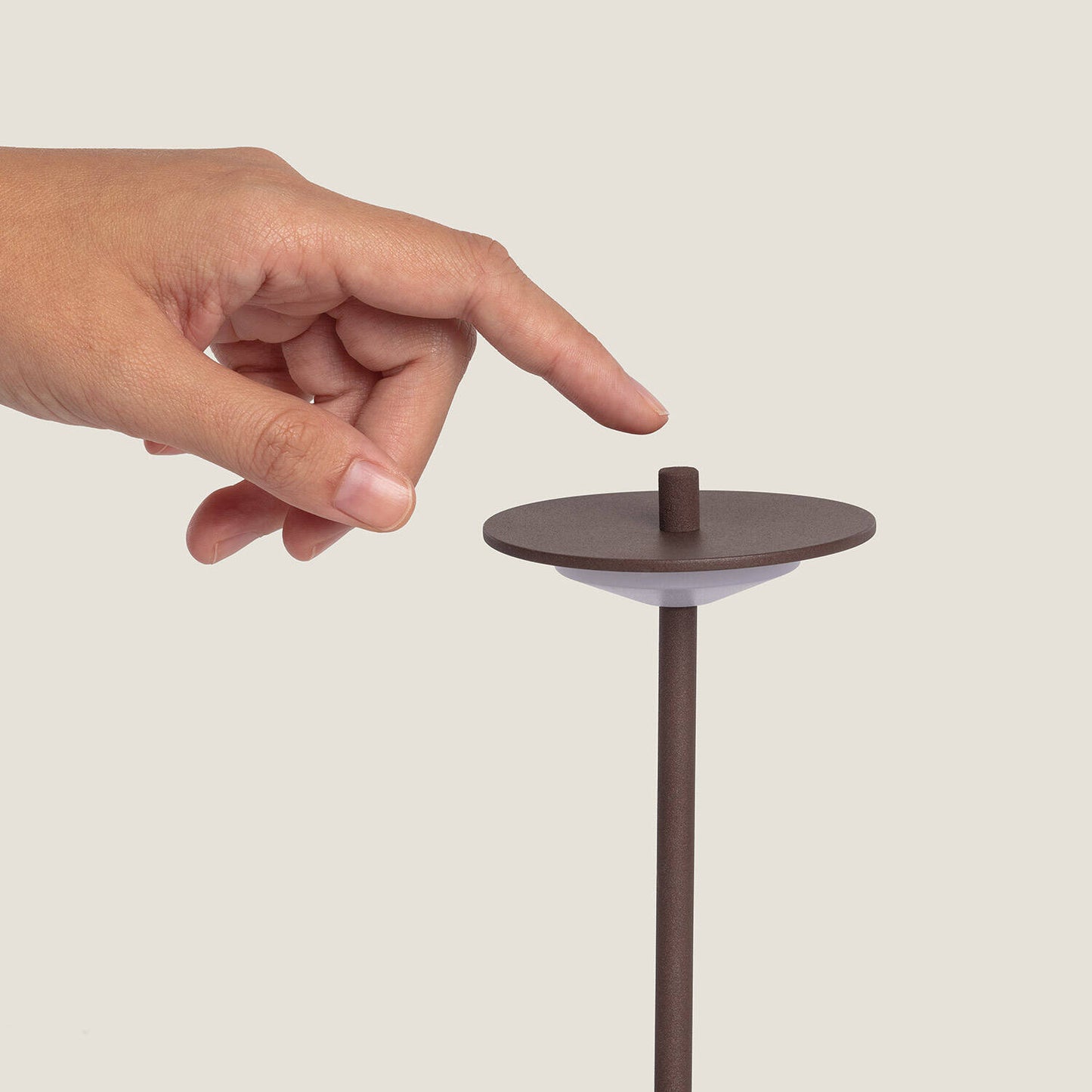 Lámpara de Mesa LED Portátil para Exterior Metal con Batería Recargable Estepona