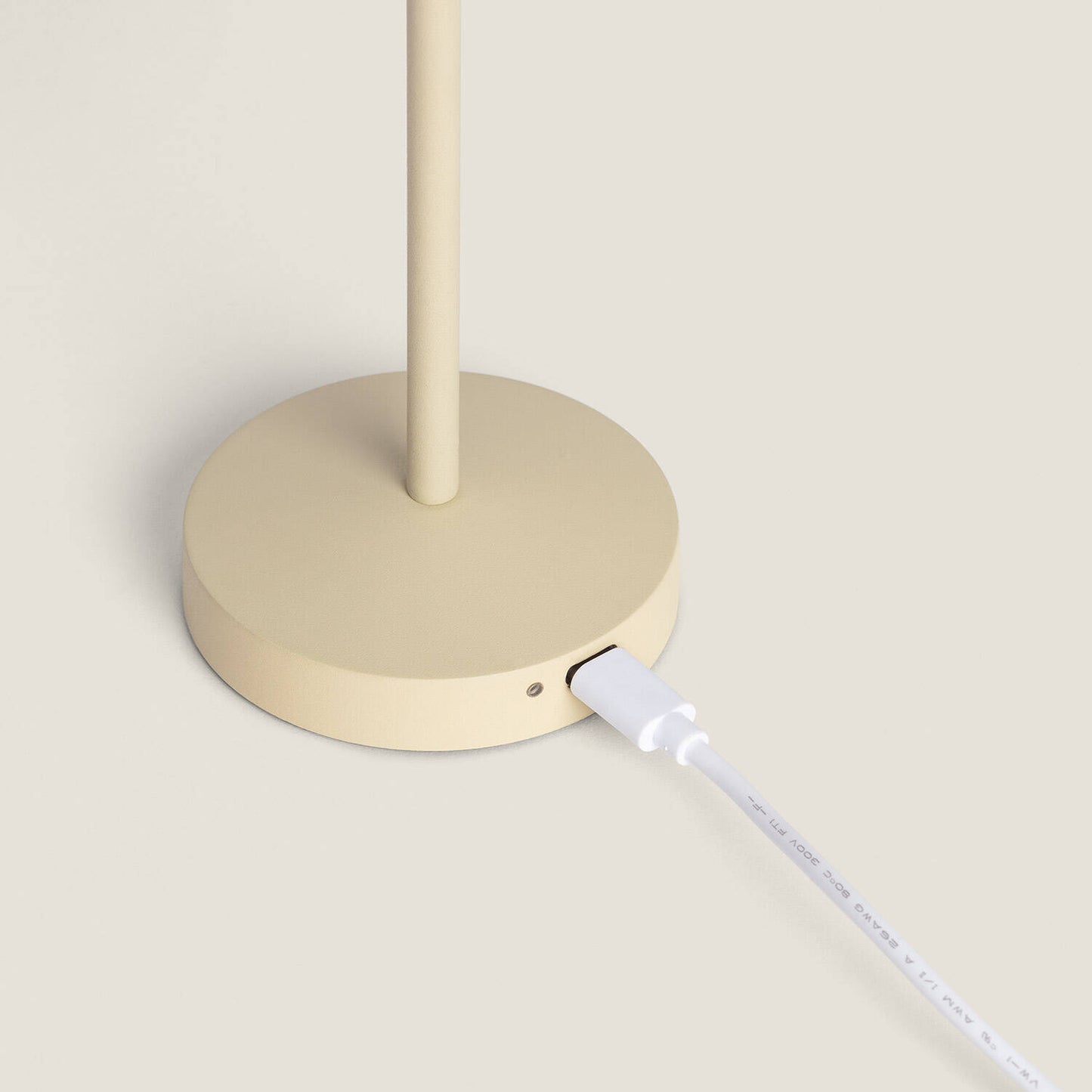 Lámpara de Mesa LED Portátil para Exterior Metal con Batería Recargable Milevani