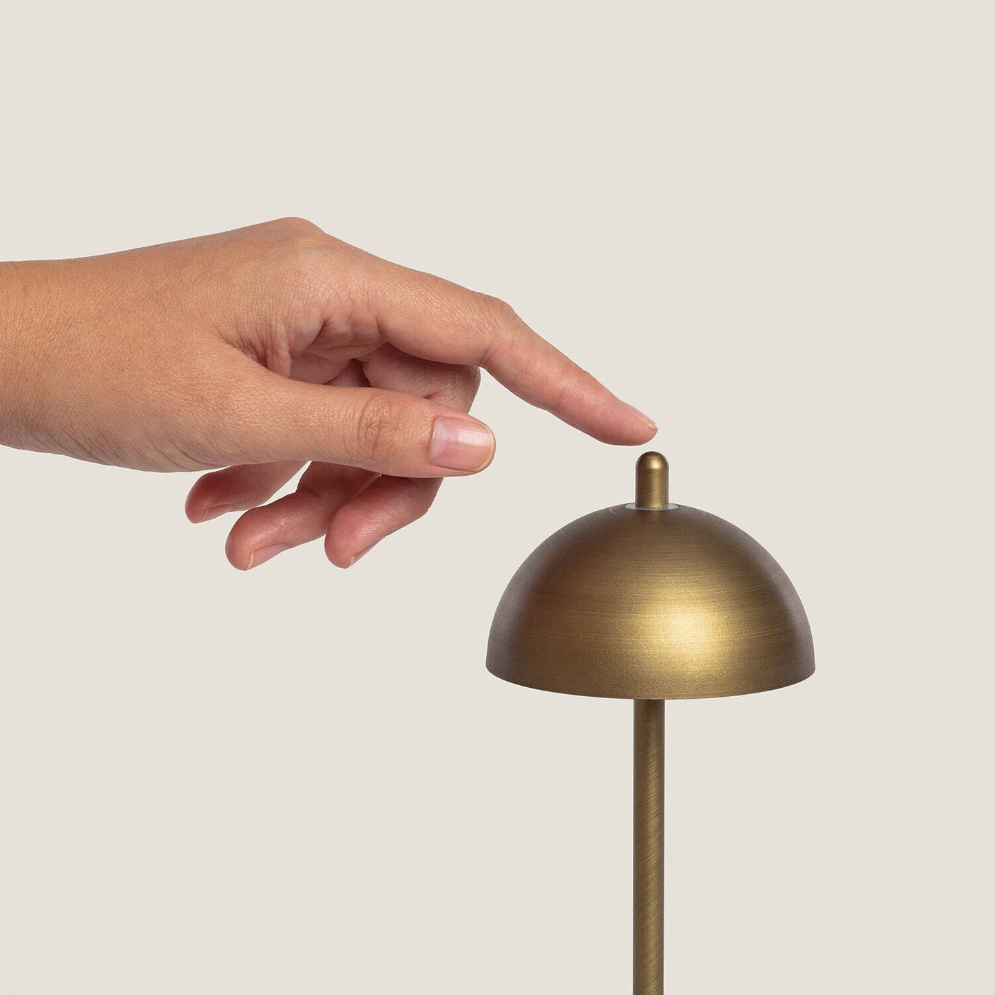 Lámpara de Mesa LED Portátil para Exterior Metal con Batería Recargable Pirinoa