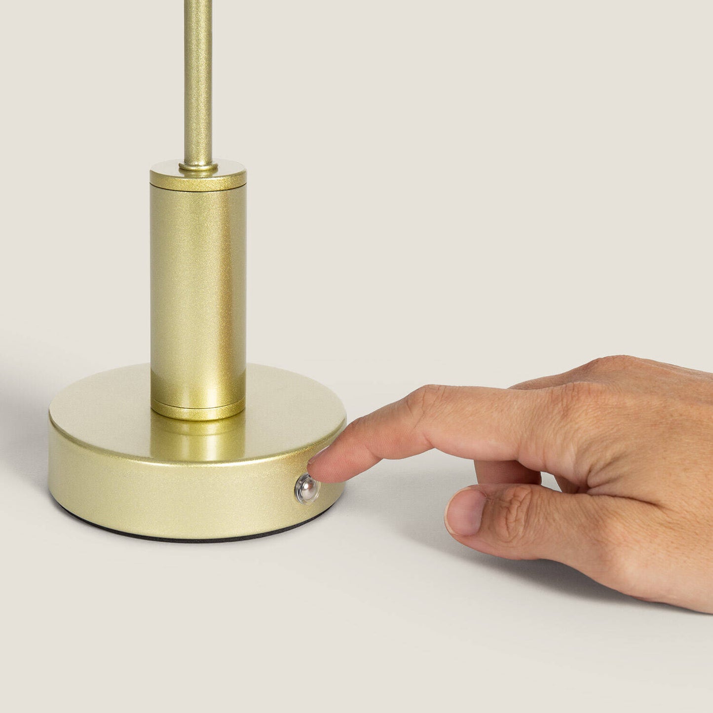 Lámpara de Mesa LED Metal Portátil con Batería USB Recargable Luliu Ludza