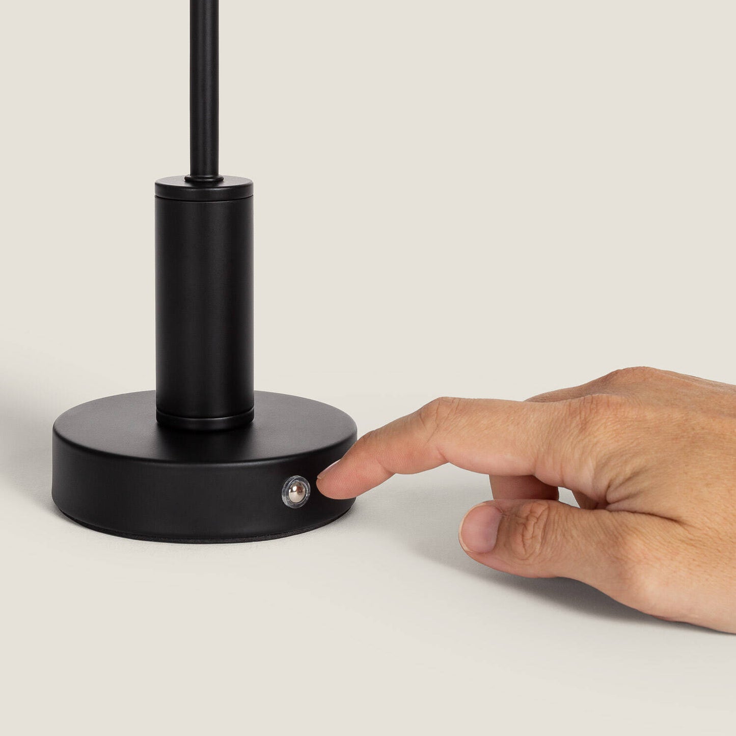 Lámpara de Mesa LED Metal Portátil con Batería USB Recargable Luliu Ludza