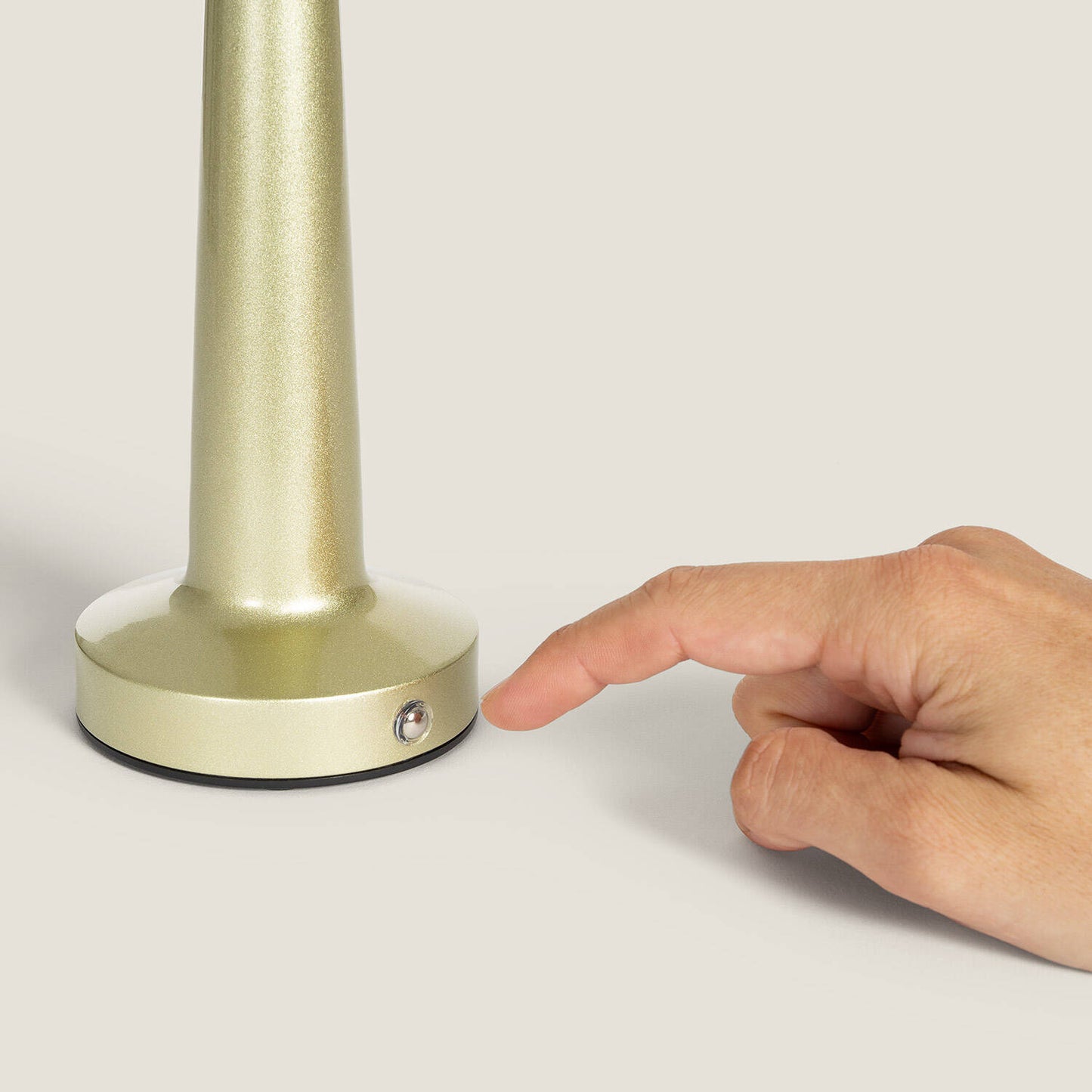 Lámpara de Mesa LED Metal Portátil con Batería USB Recargable Luliu Orsha