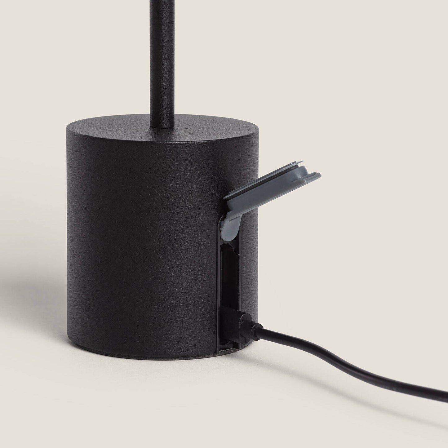Lámpara de Mesa LED Portátil para Exterior Metal con Batería Recargable Jawania