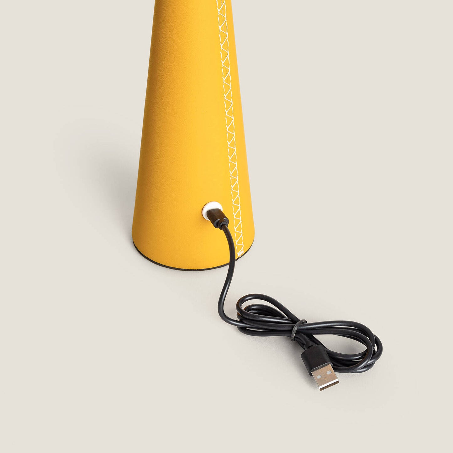 Lámpara de Mesa LED Portátil Cuero y Metal con Batería USB Recargable Tyu Tule