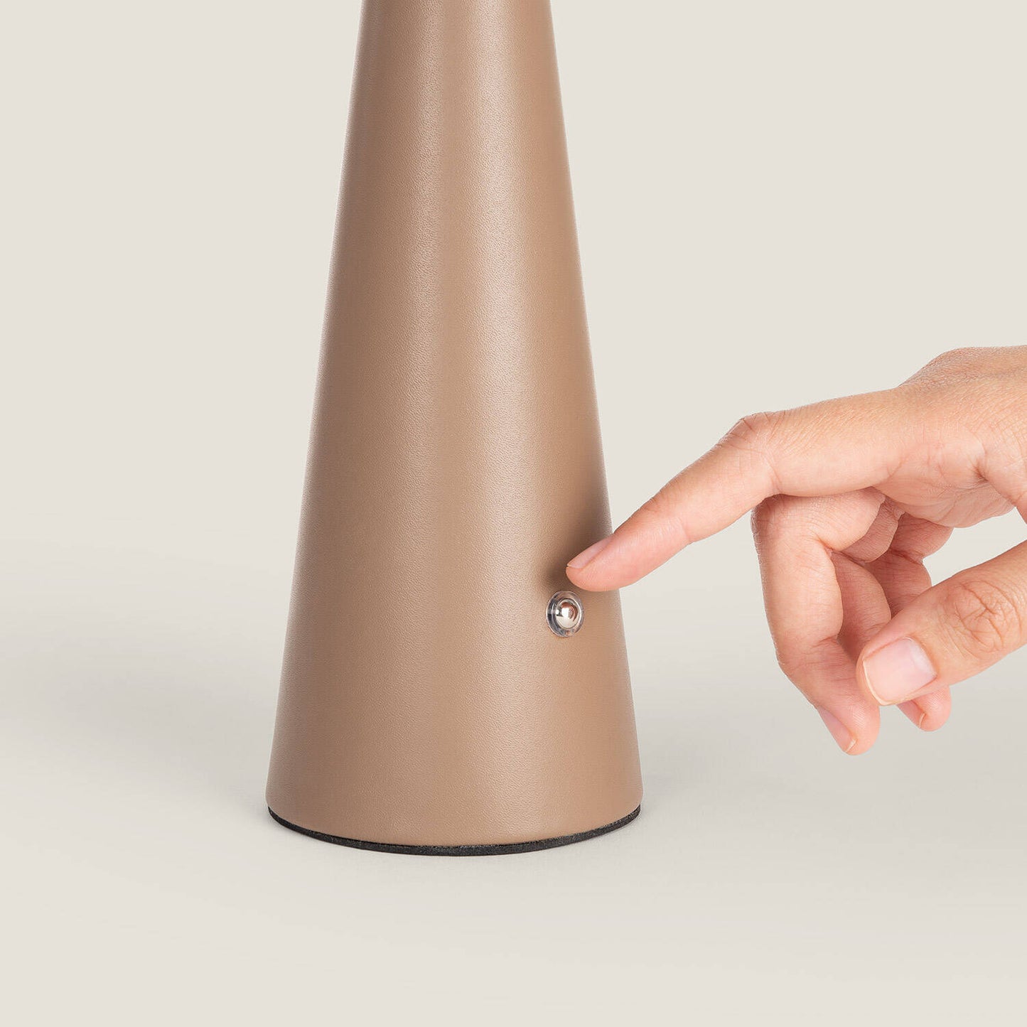 Lámpara de Mesa LED Portátil Cuero y Metal con Batería USB Recargable Tyu Tule