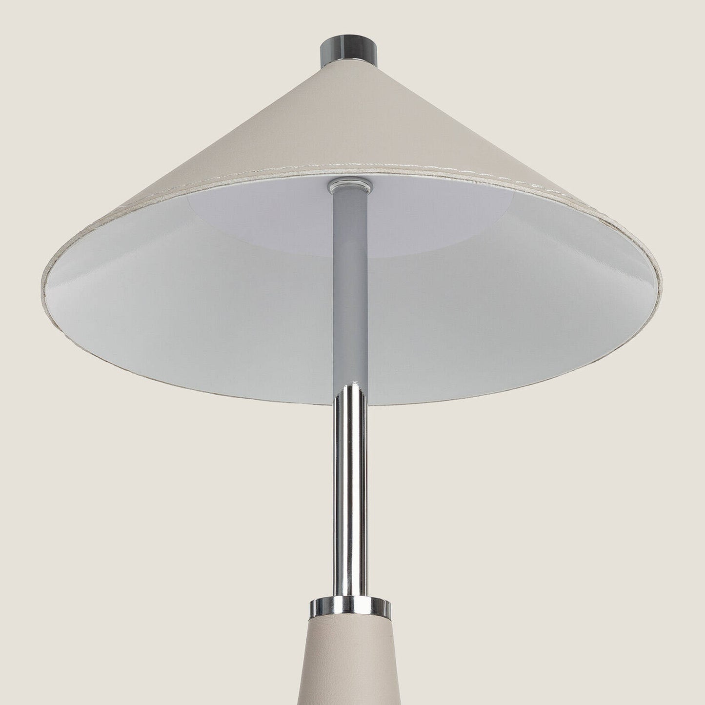 Lámpara de Mesa LED Portátil Cuero y Metal con Batería USB Recargable Tyu Tule