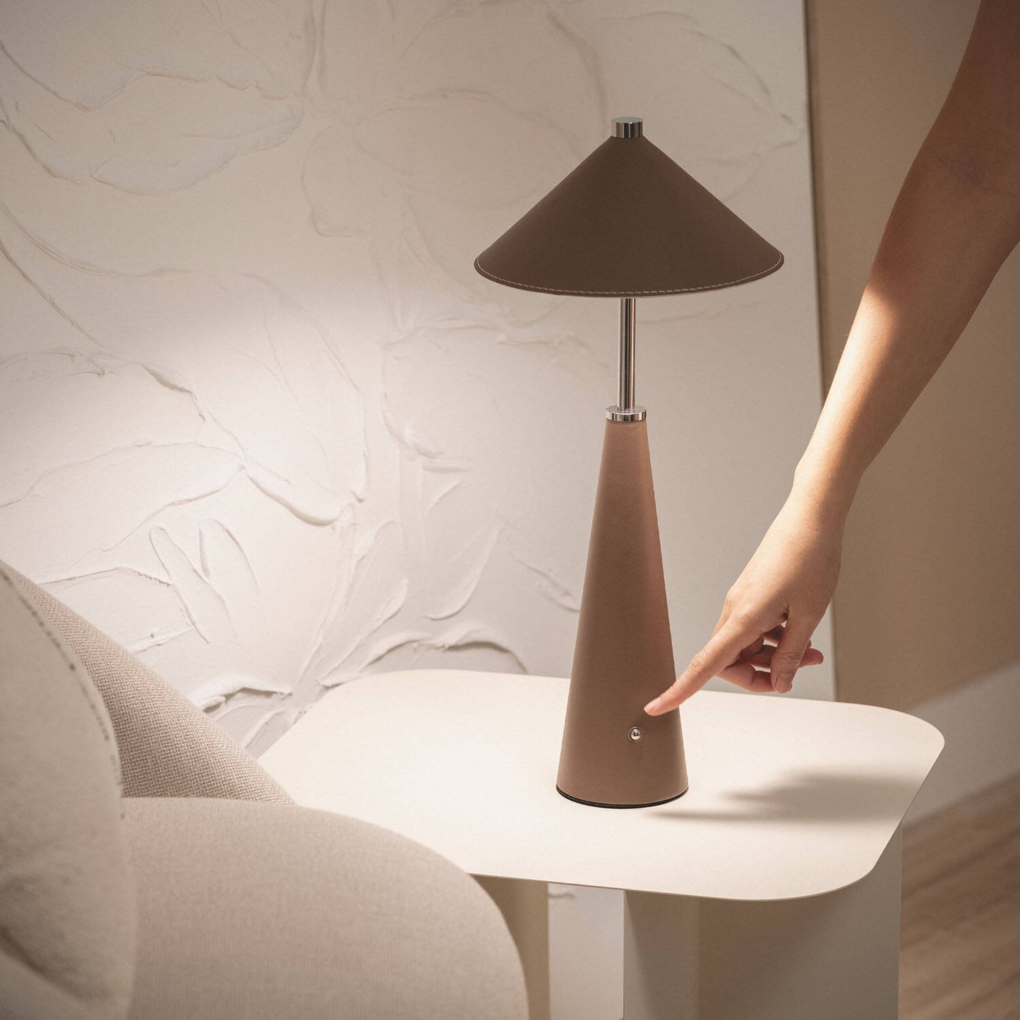 Lámpara de Mesa LED Portátil Cuero y Metal con Batería USB Recargable Tyu Tule