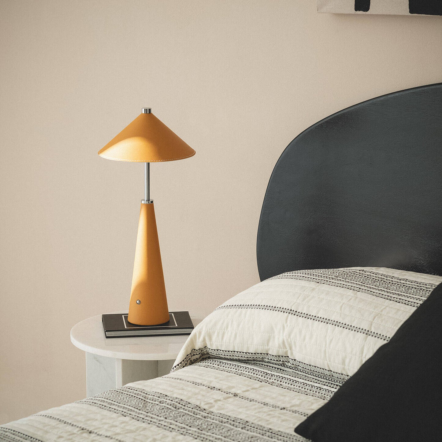 Lámpara de Mesa LED Portátil Cuero y Metal con Batería USB Recargable Tyu Tule