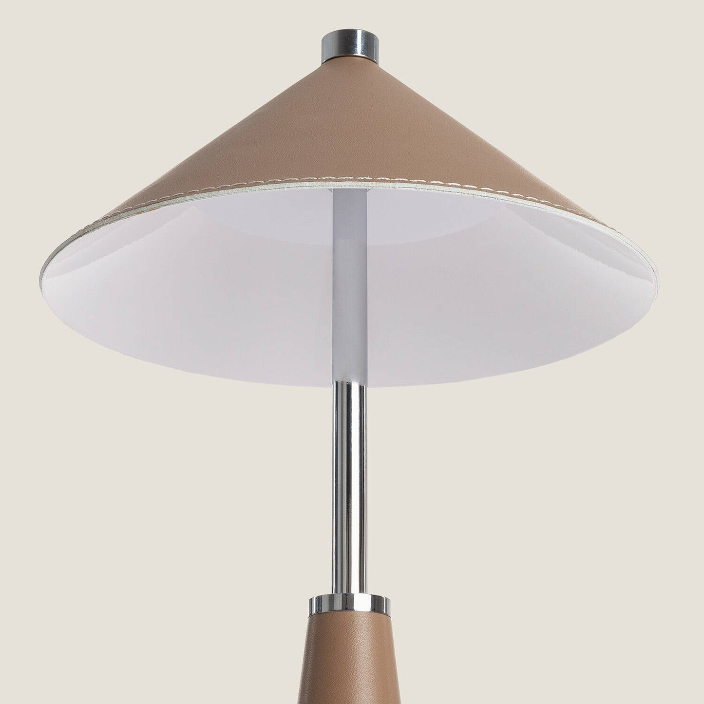 Lámpara de Mesa LED Portátil Cuero y Metal con Batería USB Recargable Tyu Tule