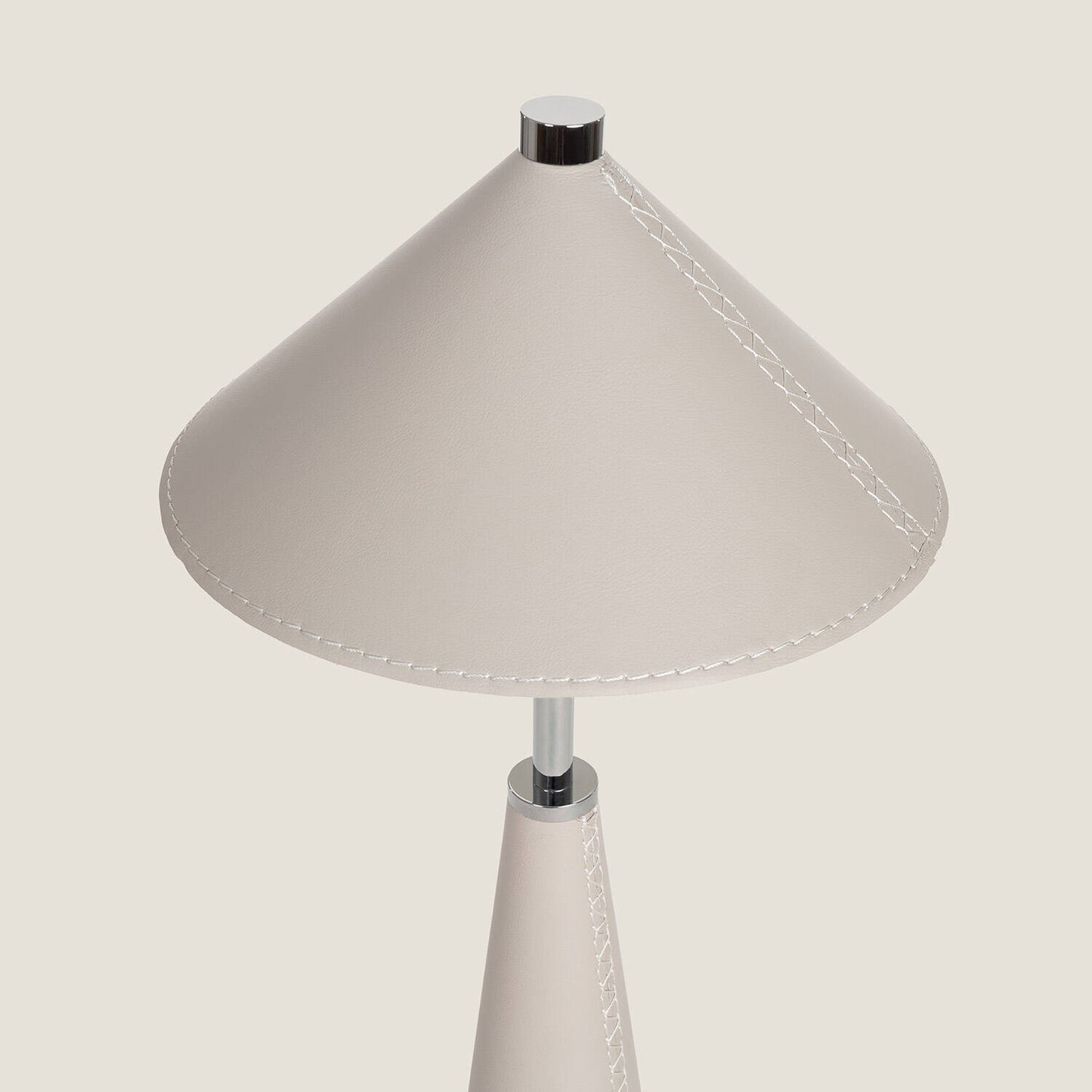 Lámpara de Mesa LED Portátil Cuero y Metal con Batería USB Recargable Tyu Tule